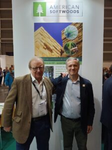 Charles Trevor y Alberto Romero (AEIM) en la Feria Maderalia 2022.
